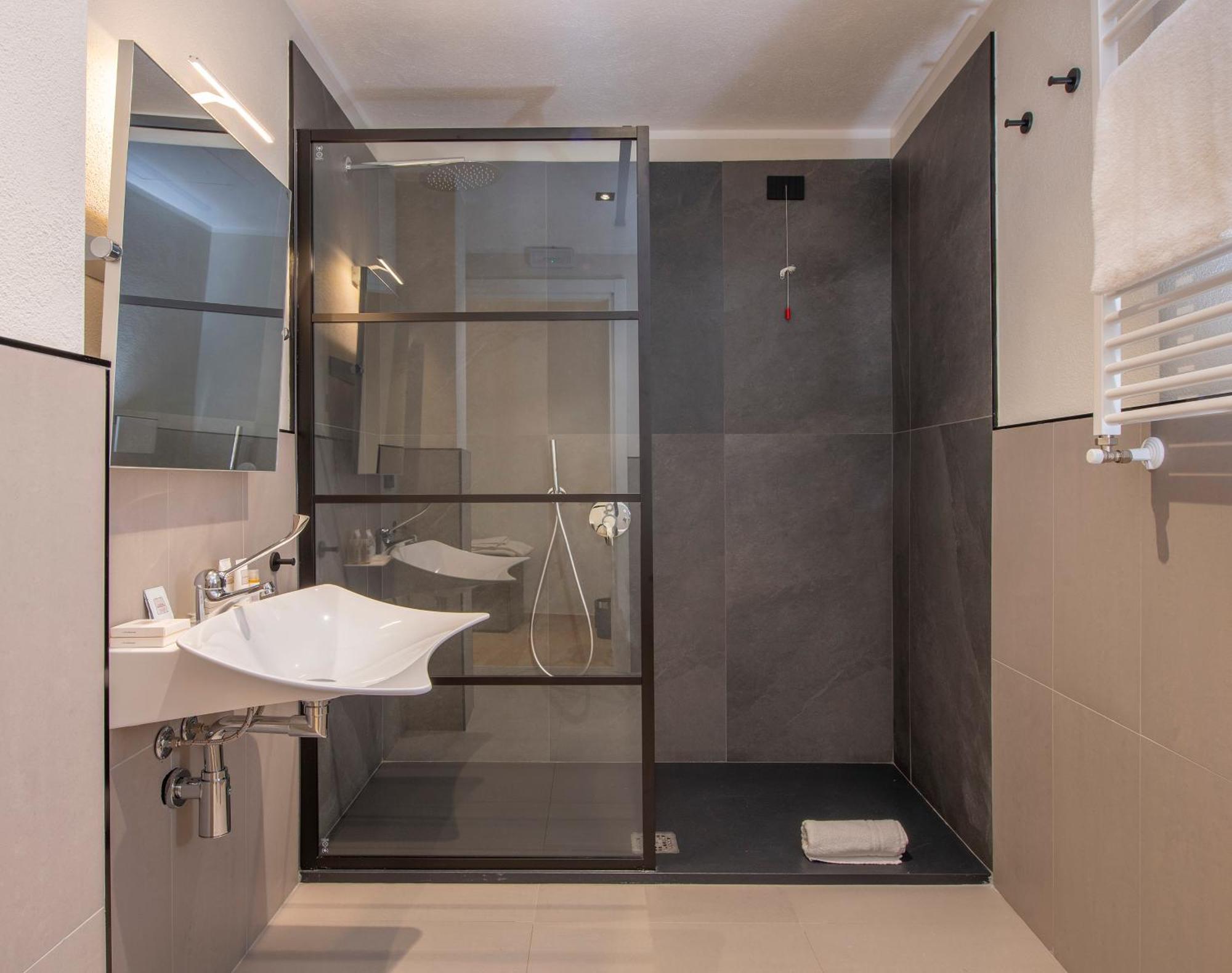 Mem Lodge And Suite 普拉 外观 照片